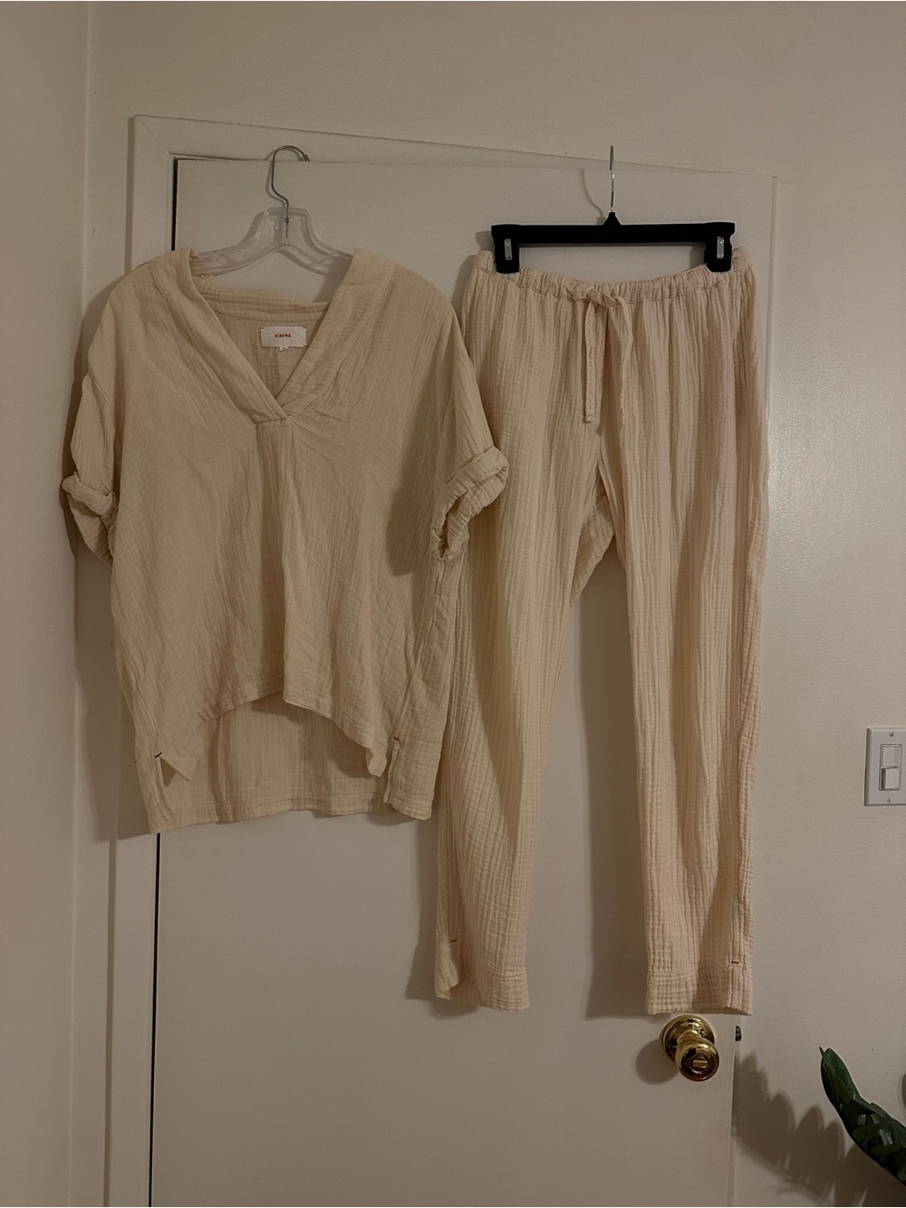 XiRENA Cream Gauze Cotton Top (XS) and Pants (S)
